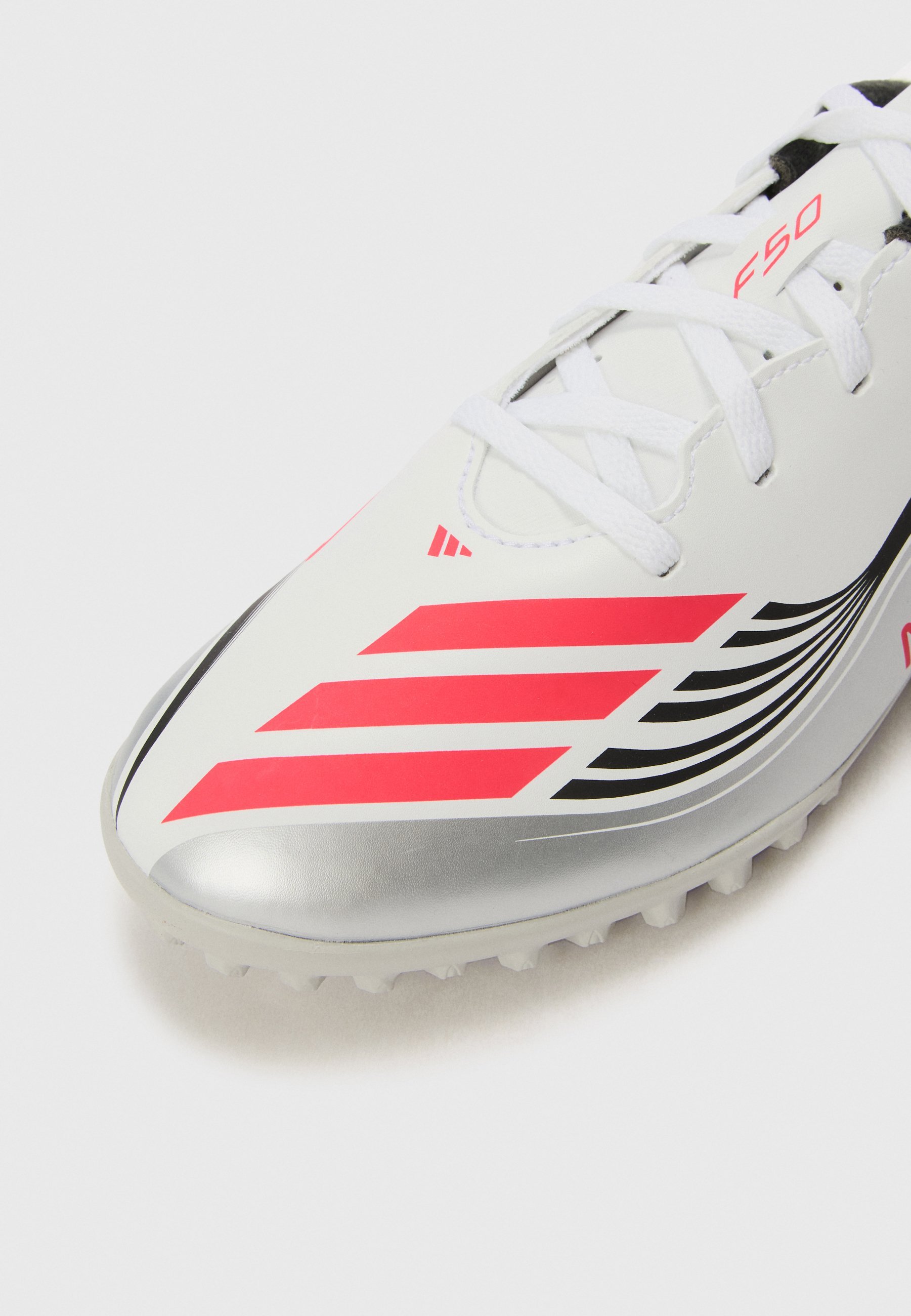 adidas Performance F50 MESSI CLUB TF - Chaussures de football pour terrain synthétique - blanc/rouge vif/argenté