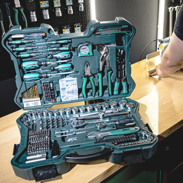 Socket wrench and tool set, 303 pieces.