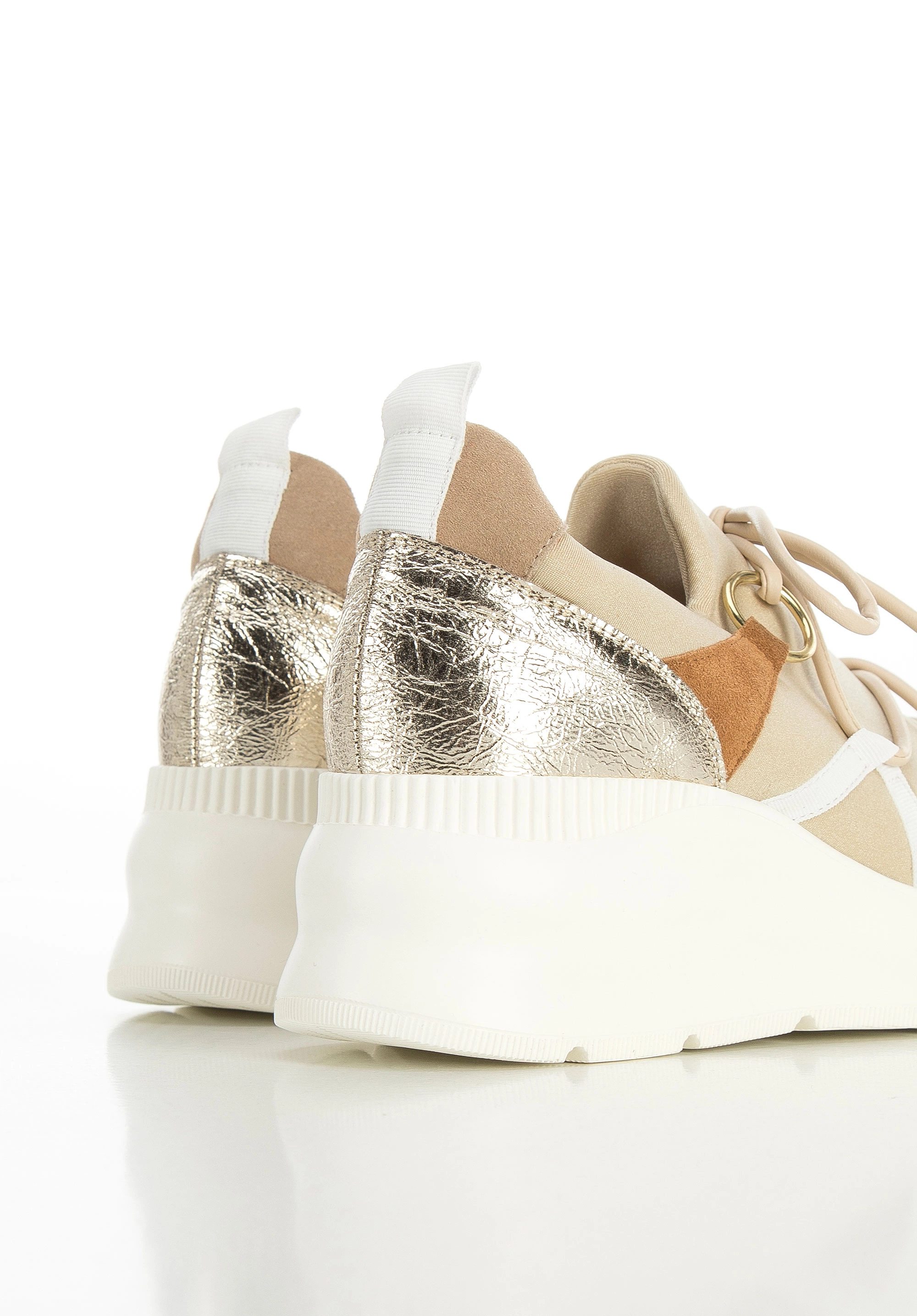 Damskie sneakersy z elastycznej tkaniny na koturnie beżowo-białe