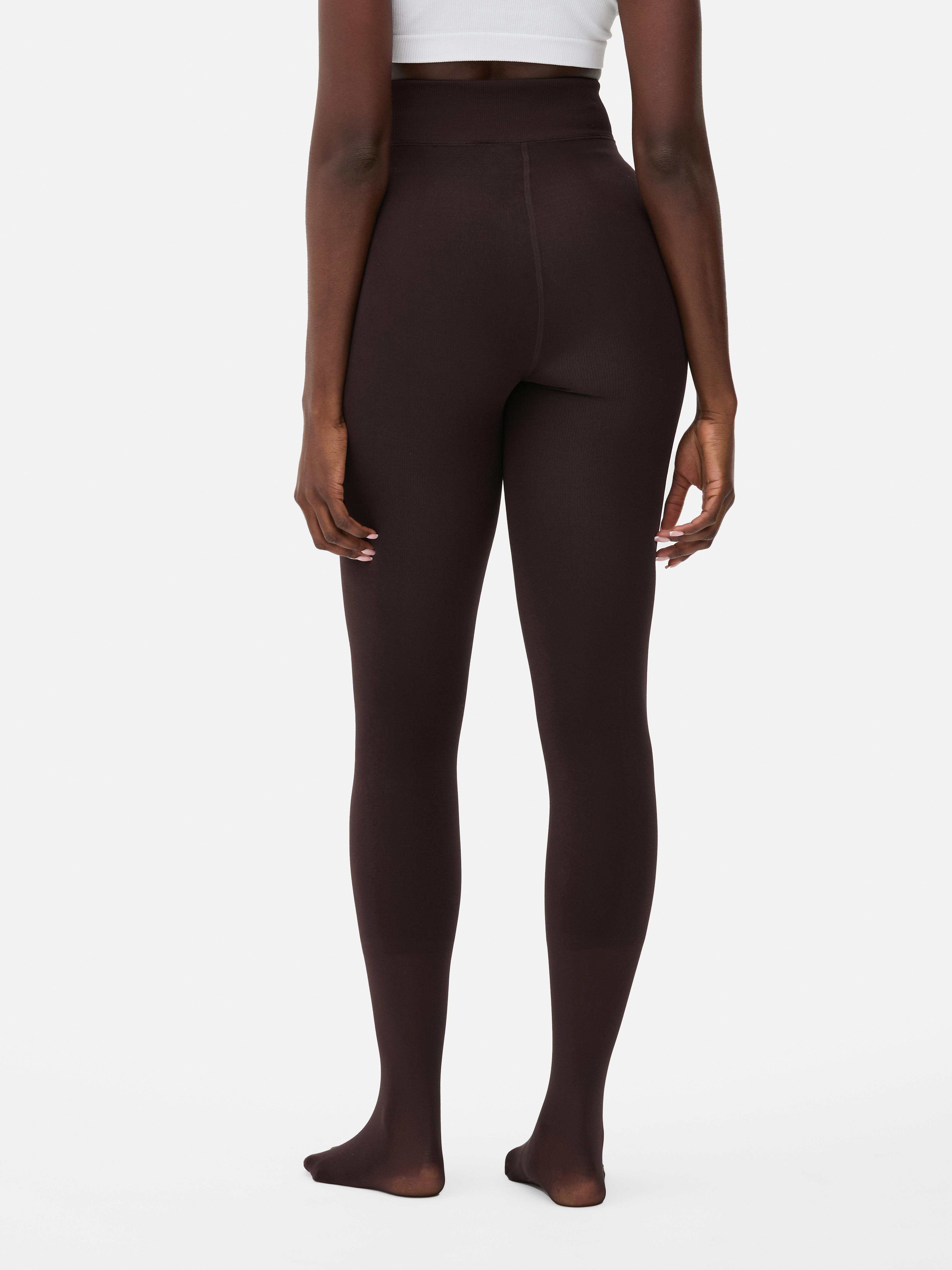 Samtplüschstrumpfhose. Diese Winterstrumpfhose hat ein samtplüschiges Futter für zusätzliche Wärme.