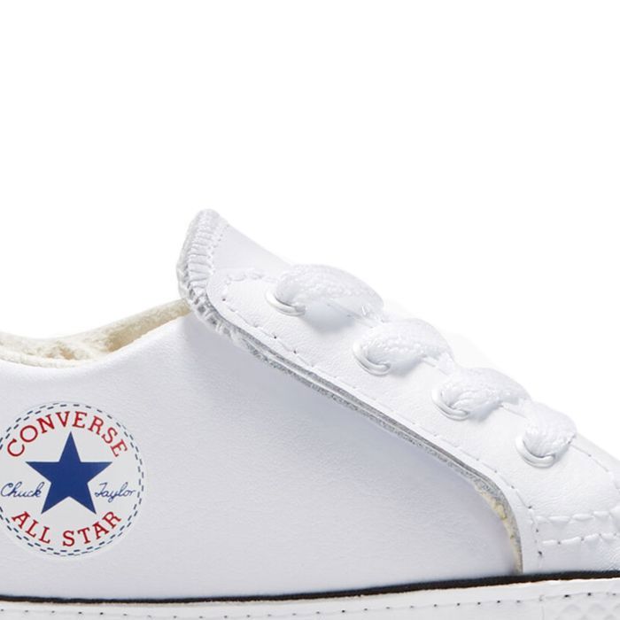 Zapatillas Converse Chuck Taylor All Star Cribster - Blancas para bebé/niño pequeño, con cordones y detalles textiles.