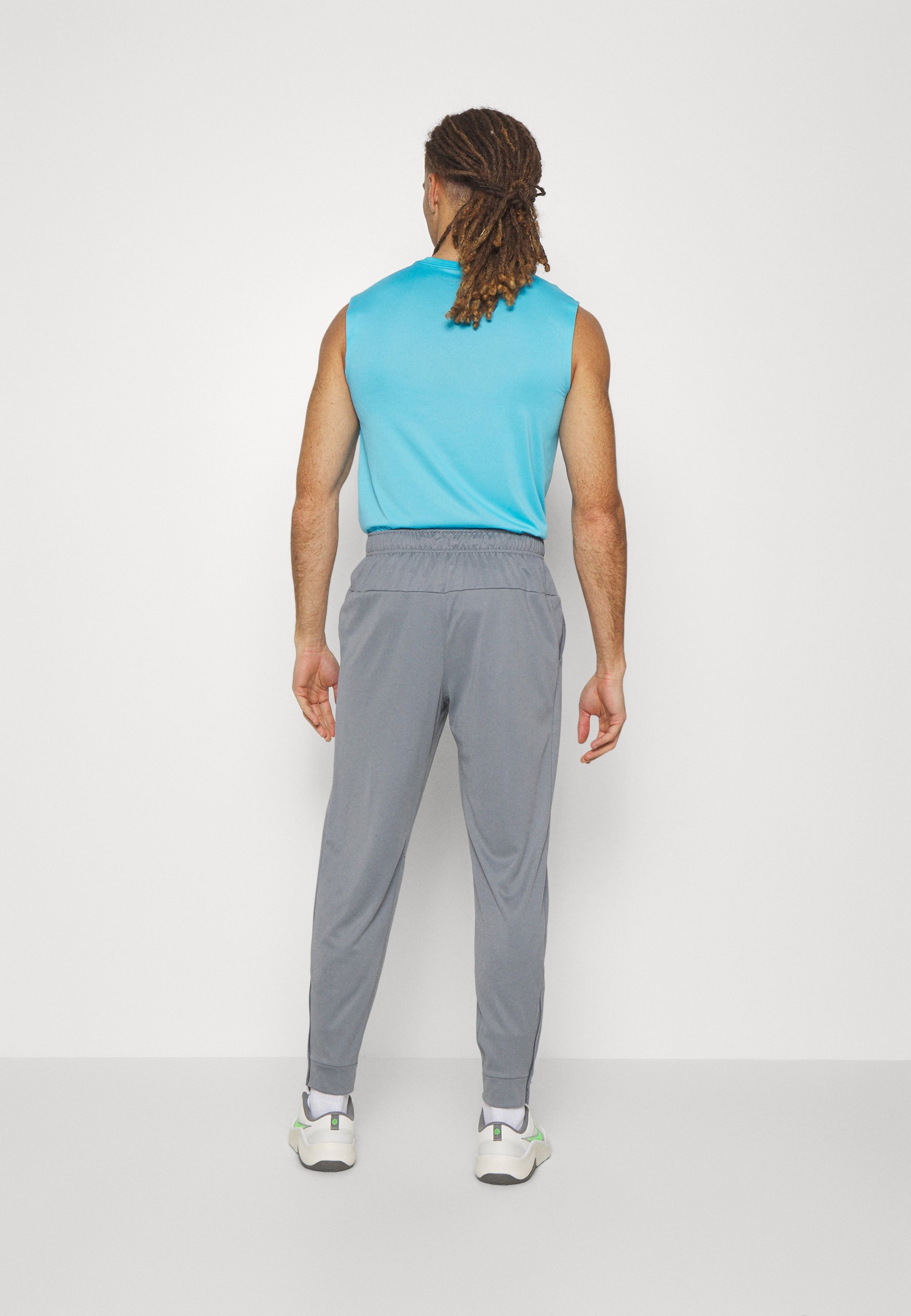 Spodnie dresowe Nike Performance TOTALITY PANT – kolor szary dymny/czarny