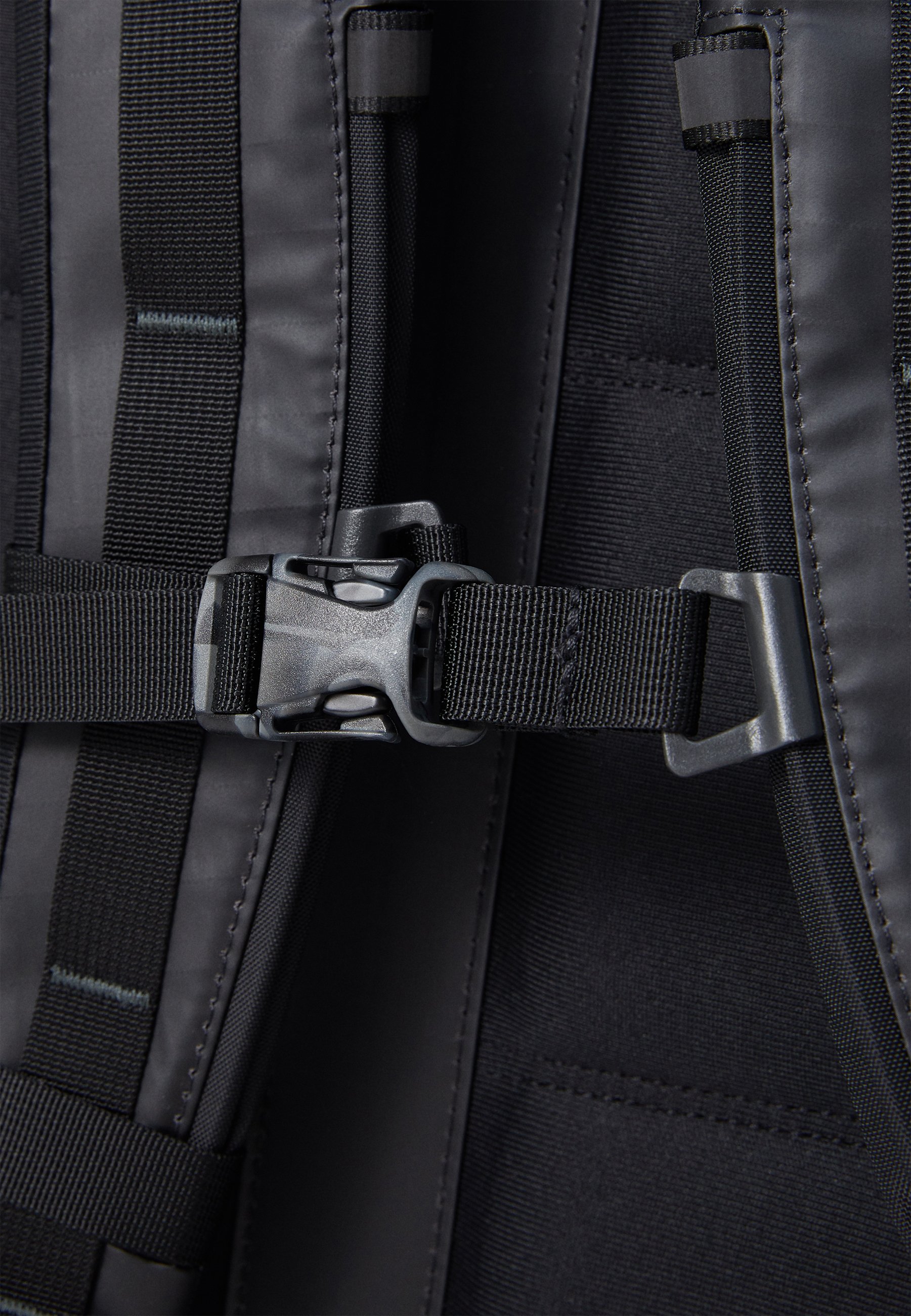 The North Face BASE CAMP VOYAGER TRAVEL PACK - Rugzak - zwart/asfaltgrijs