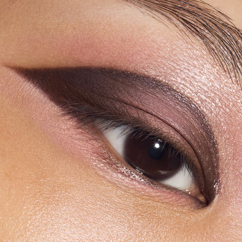 Očné tiene v tyčinke MAC Cosmetics Dazzleshadow