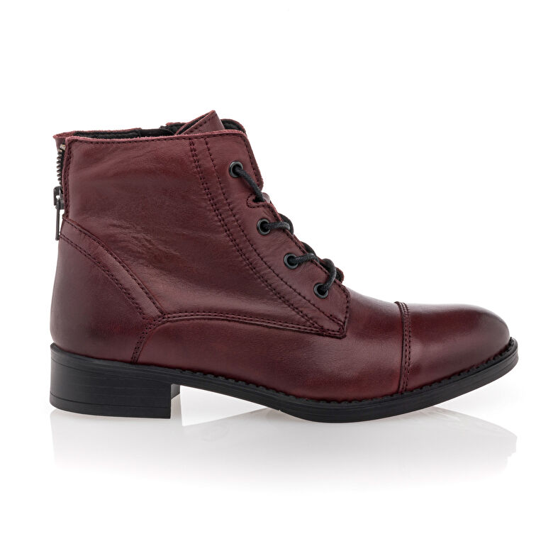 Rote Damenstiefel / Stiefeletten