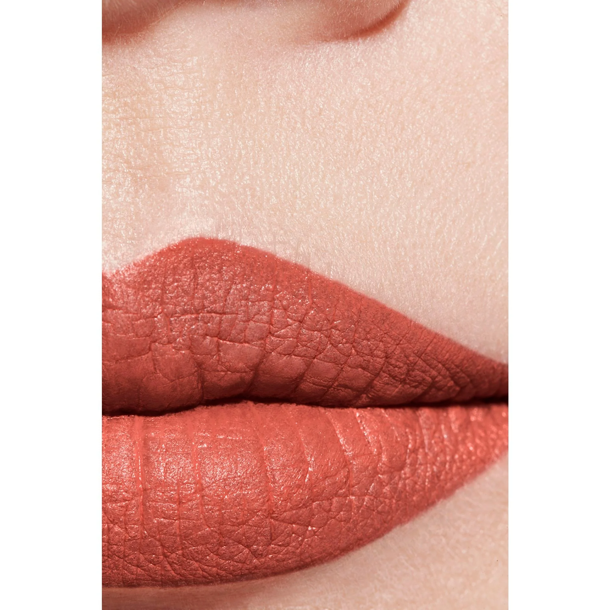 ROUGE ALLURE VELVET - IL ROSSETTO VELLUTATO LUMINOSO