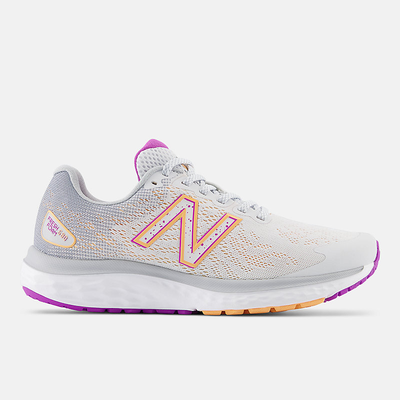 Damesschoenen Fresh Foam 680v7 – Kwartsgrijs met aluminiumgrijze afwerking en Solar Flare-effect
