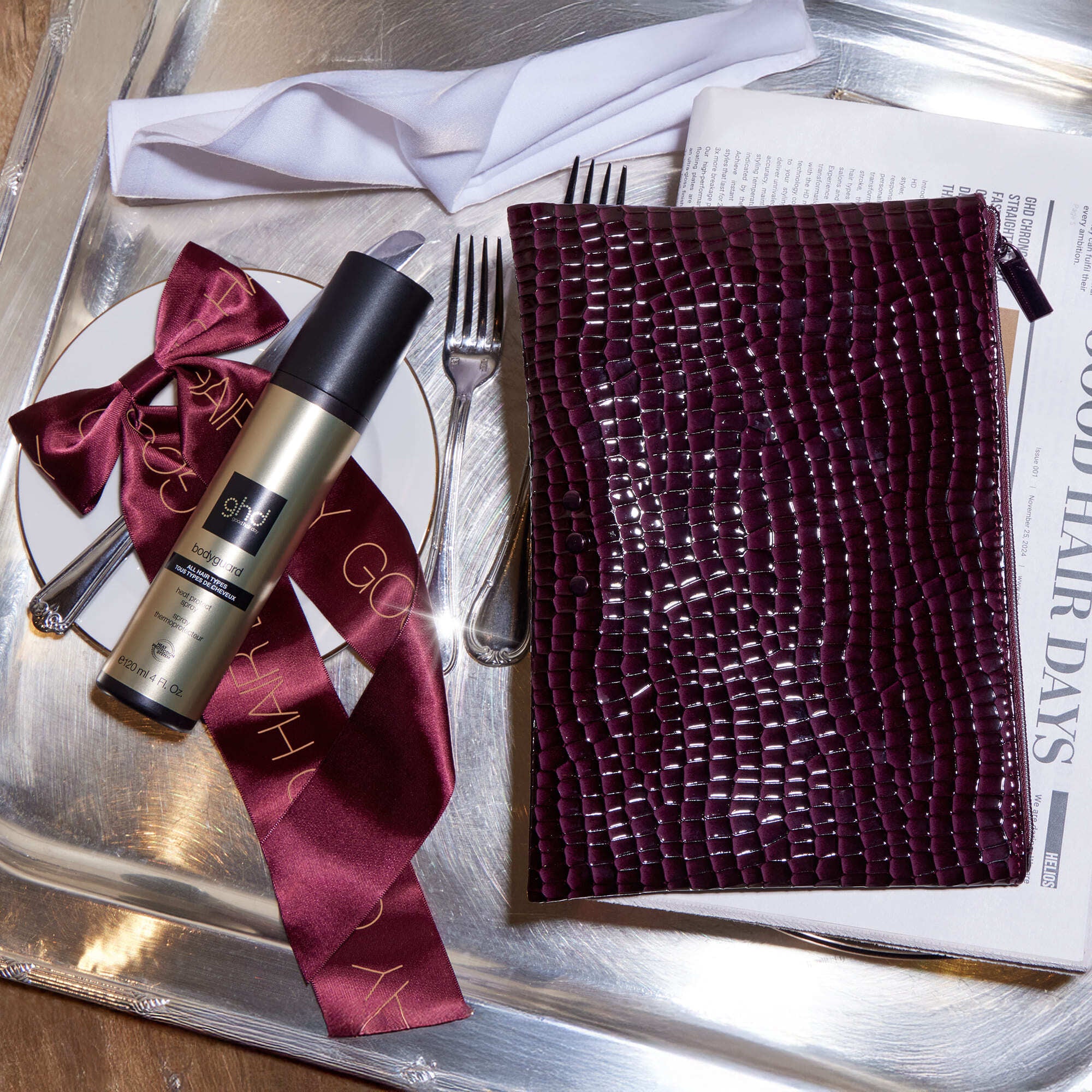 ghd Style ghd Style Gift Set Cherry Chic - Cofanetti per Capelli, Spray Termo Protettivo, Fermagli ed Elastici