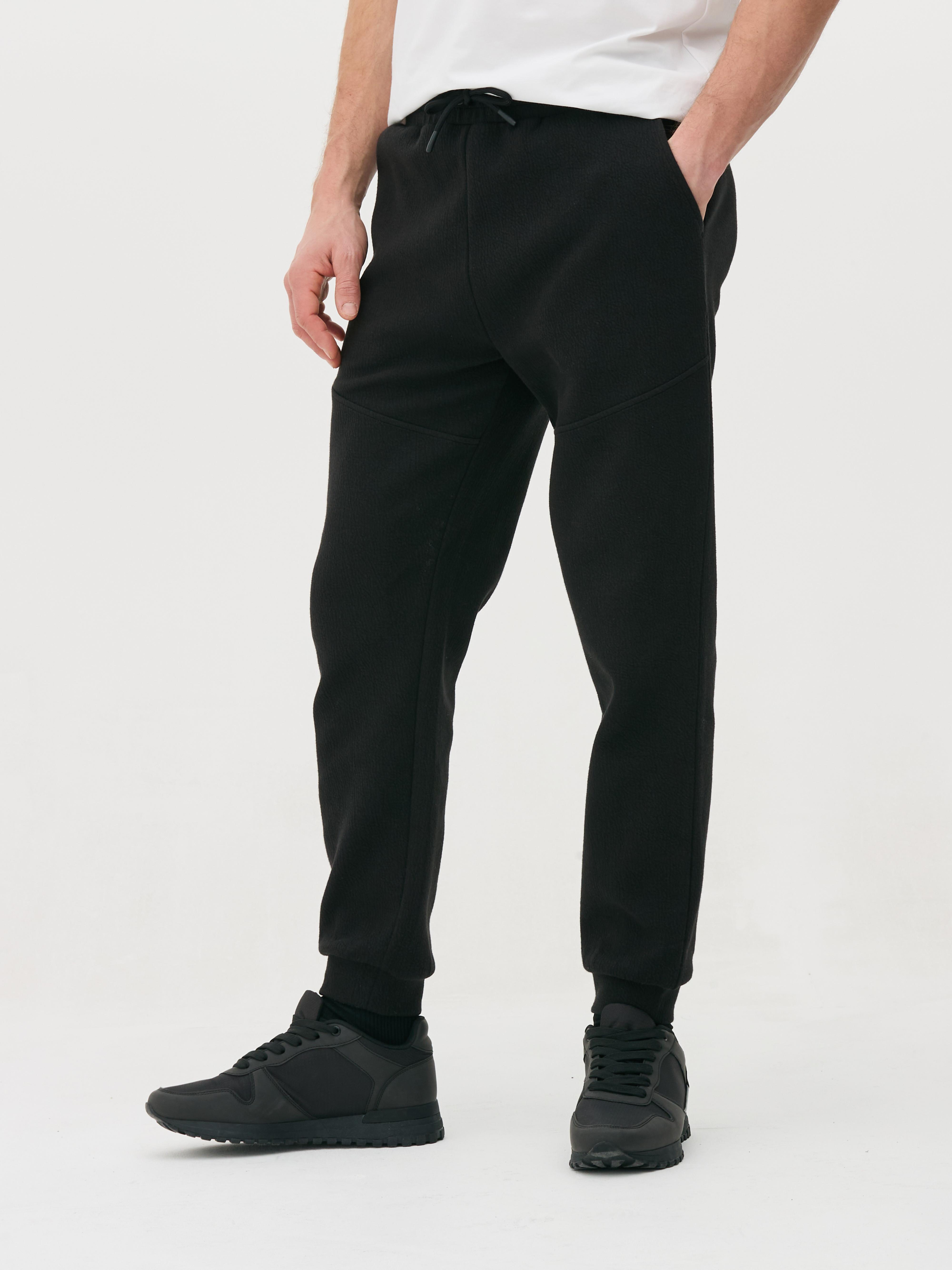 Pantaloni de trening texturați cu șnur de strângere Pantaloni de trening cu șnur de strângere, buzunare laterale, clinuri și manșete la gleznă
