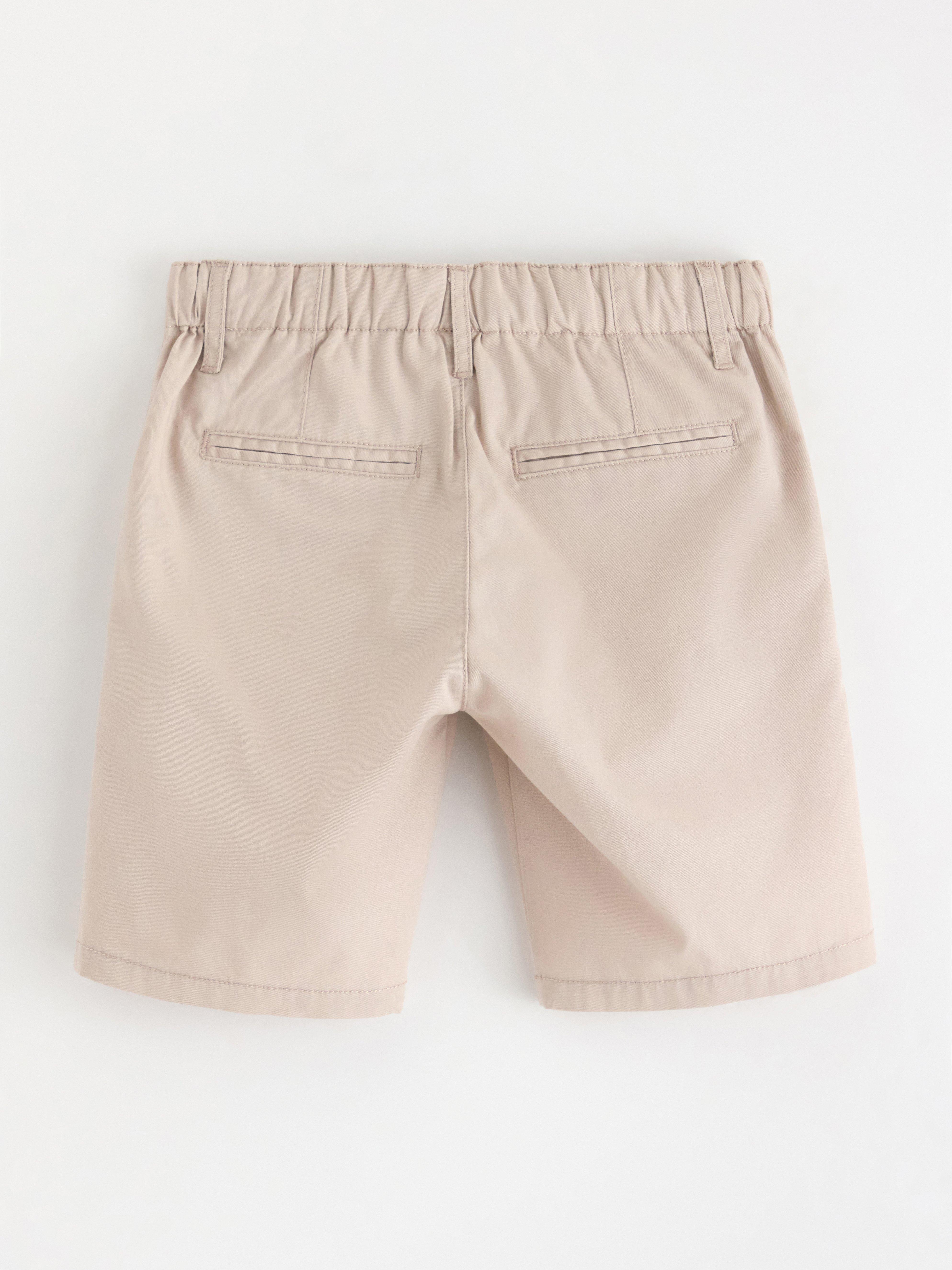 Pantaloni scurți chino gri deschis
