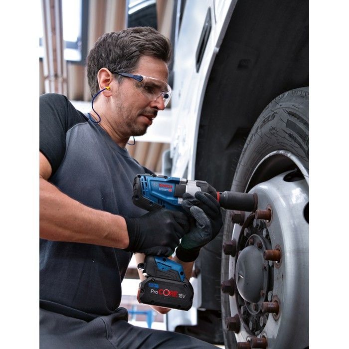 BOSCH GDS 18V-1000 Impact Wrench (2 x 5.0 Ah + GAL18V-40 + L-Boxx 136)