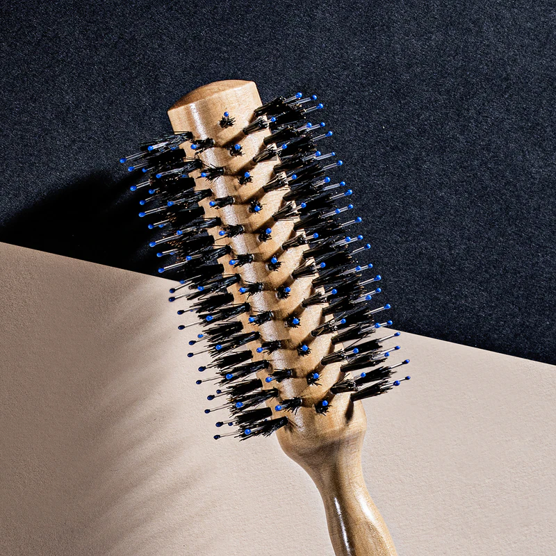 Okrúhla kefa na narovnávanie vlasov Hair Rituel by Sisley The Blow Dry Brush č. 2
