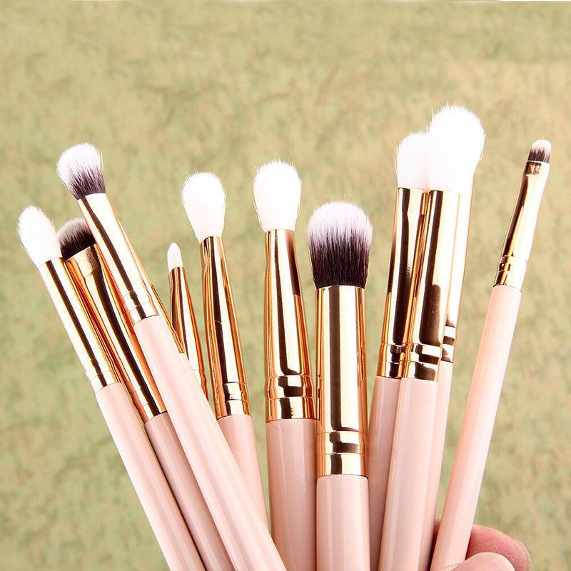 Set di 12 pennelli per il trucco: set per cipria, fondotinta, ombretto, eyeliner, pennello per labbra.