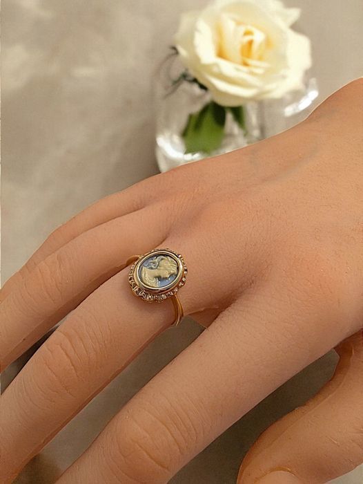 Anello con cammeo blu, placcato oro 18 carati