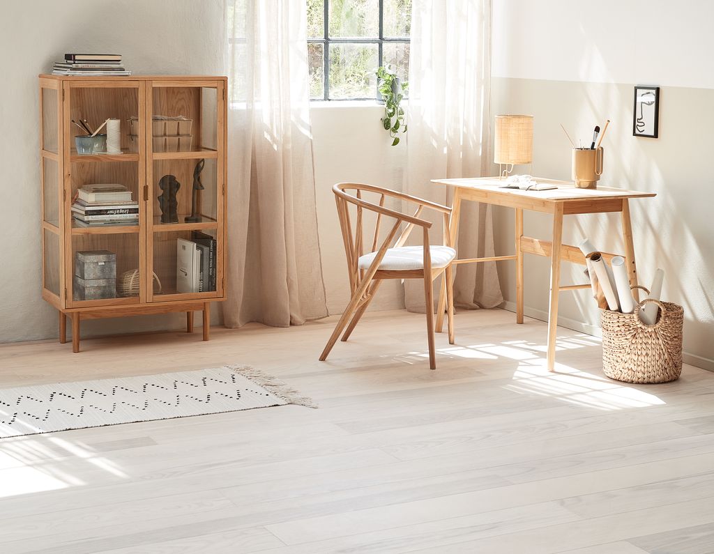 VESTERBY Vitrina VESTERBY niska, 2 vrata, prirodni hrast