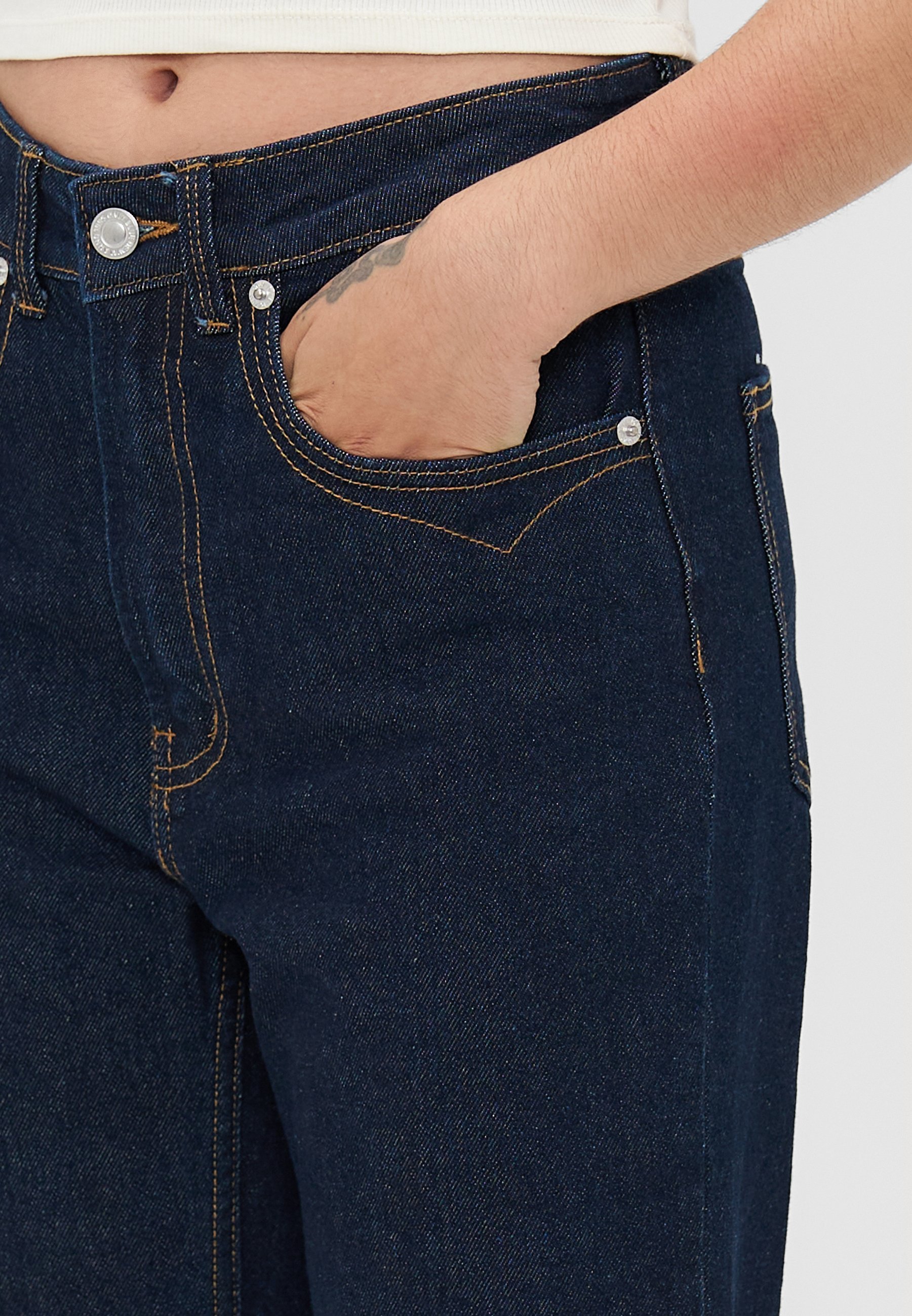 ONLY Petite ONLJUICY WESTERN - Uitlopende jeans - donkerblauwe denim