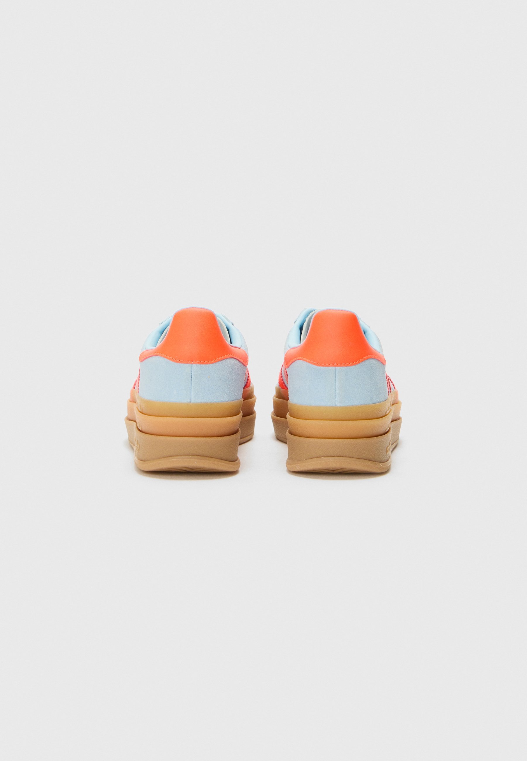 adidas Originals GAZELLE BOLD UNISEX - Sneakers - lichtblauw/zonnerood/goudkleurig