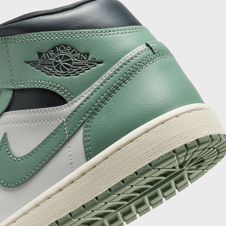 WMNS Air Jordan 1 Mid