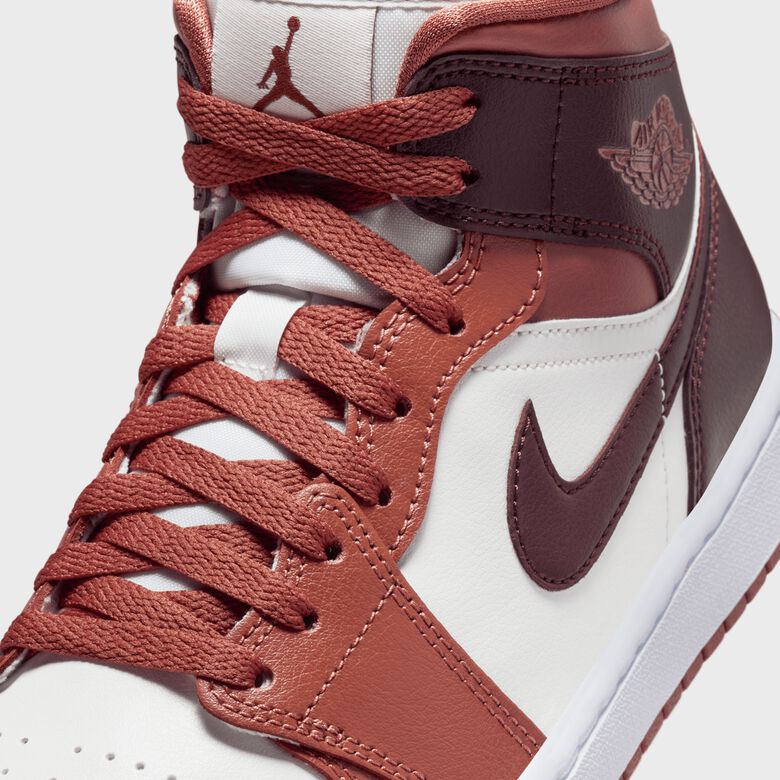 WMNS Air Jordan 1 Mid