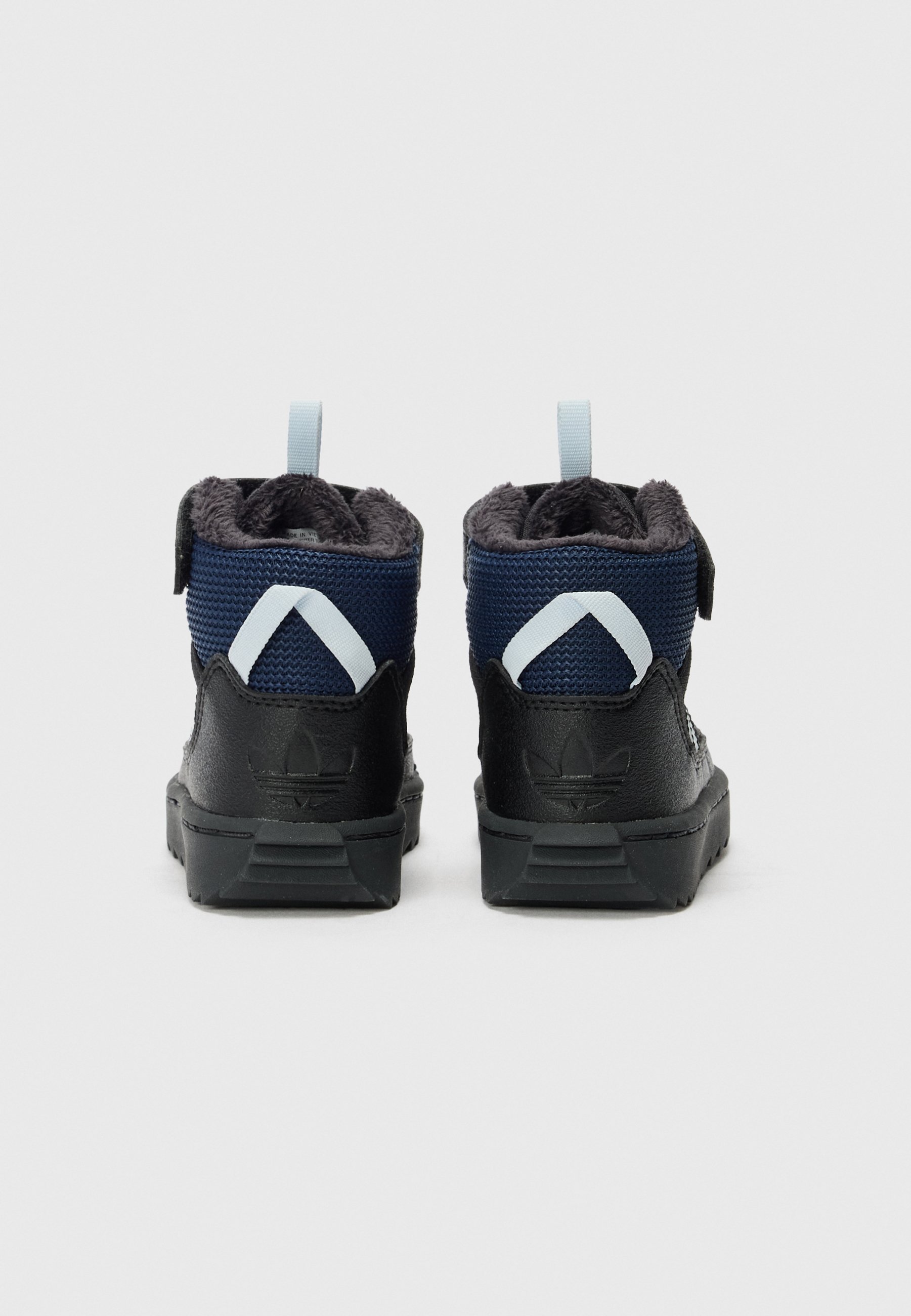 adidas Originals SUPERSTAR TREK UNISEX - Stivali invernali - nero/blu alone/carbonio