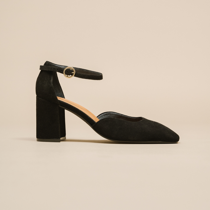 Babies à talons et bouts carrés  en velours noir