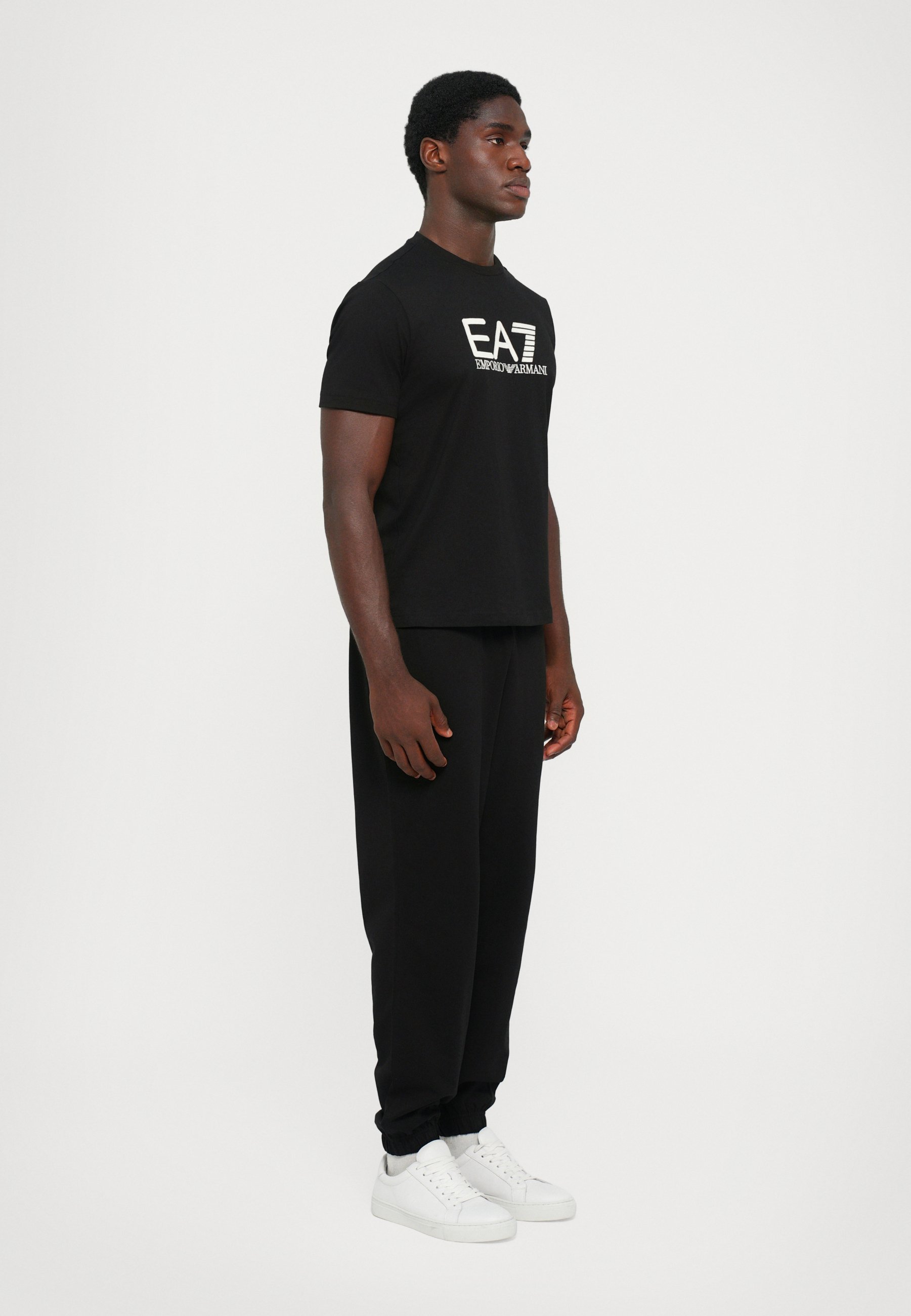 EA7 Emporio Armani TRAIN VISIBILITY TEE - T-shirts med print - black/cream