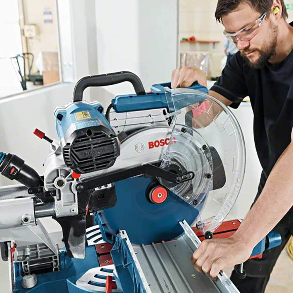 Serra de esquadria deslizante BOSCH 1800W 305 mm GCM12SDE