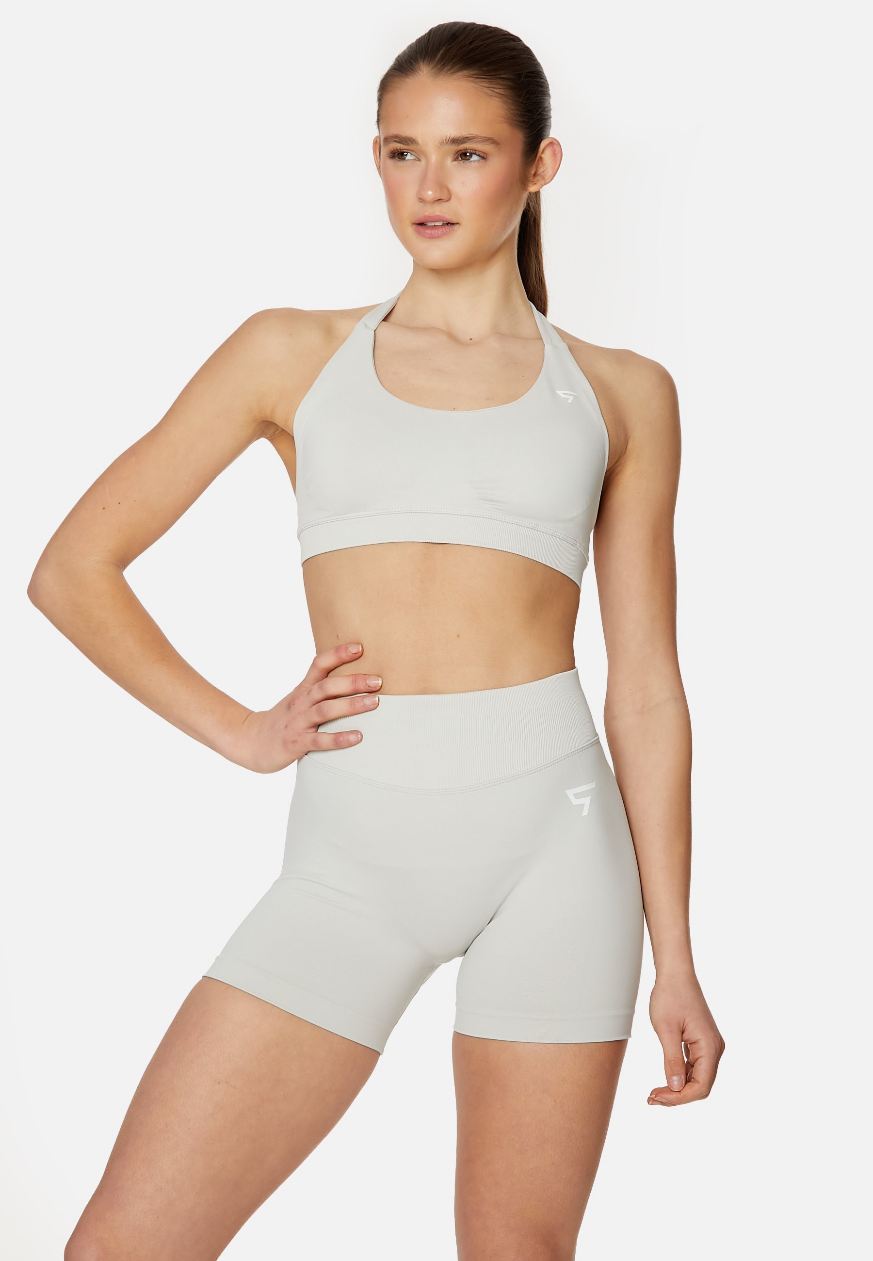 SQUATPROOF EVE SEAMLESS HALTER - Biustonosz sportowy o średnim wsparciu - beżowy