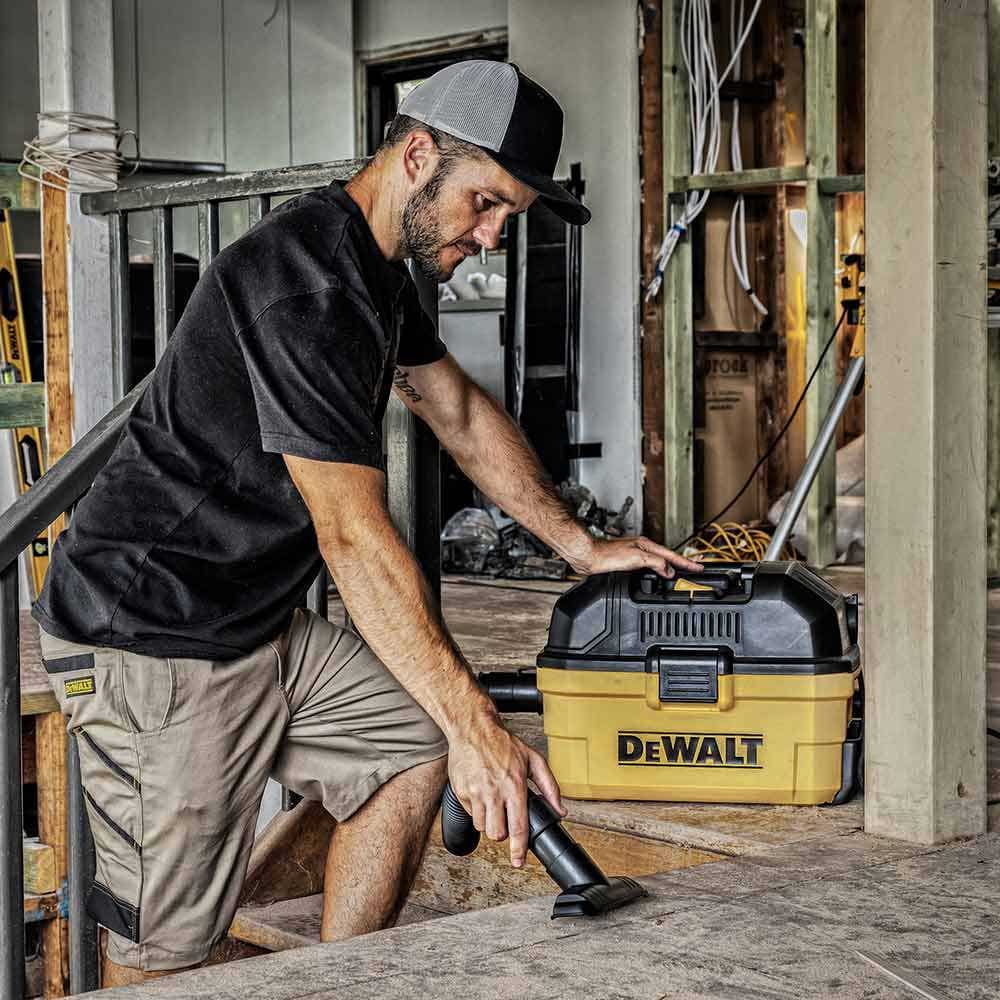 DEWALT DXV15T märkä- ja kuivaimuri 15 litran polyuretaanikotelolla