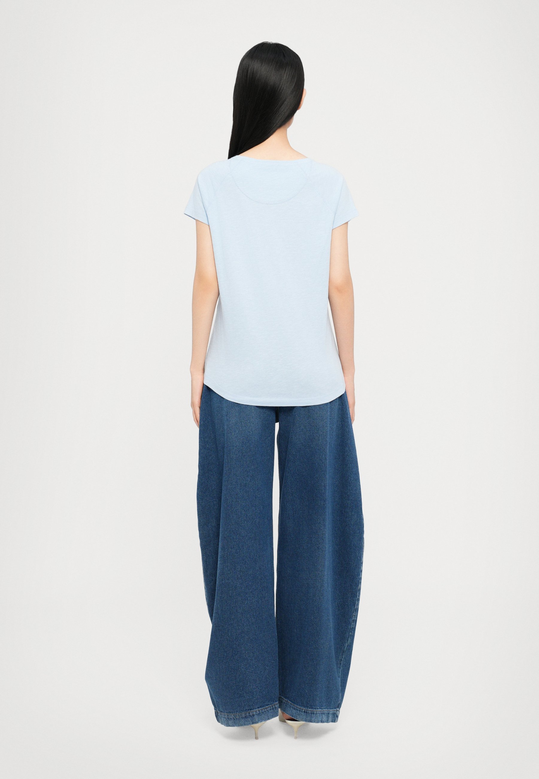 ZATVORENÉ Základné tričko - púdrová modrá