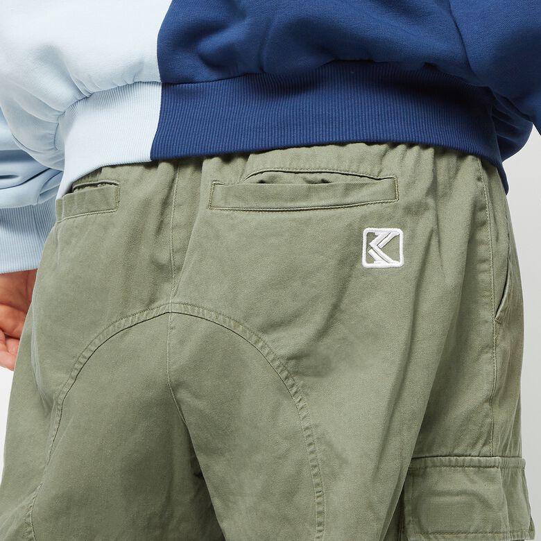 Kleine, charakteristische, gewaschene Fallschirmhose