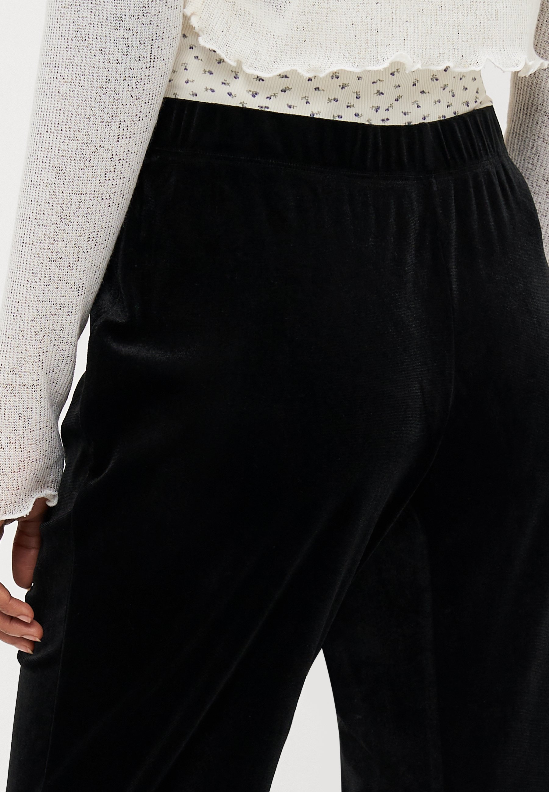 ONLY Petite ONLSMOOTH FLARED - Broek - zwart