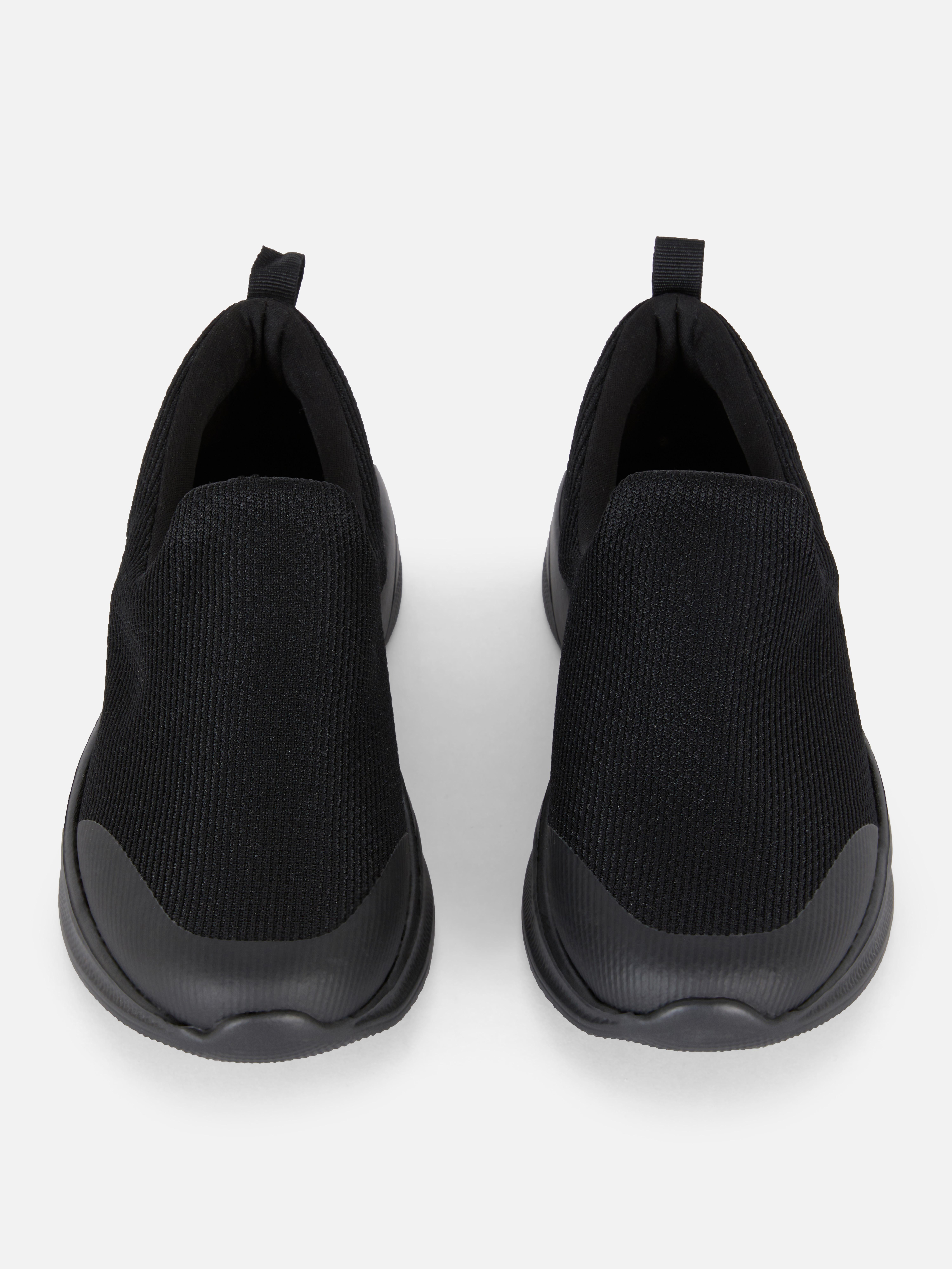 Pantofi sport slip-on din material textil. Acești pantofi must-have combină o estetică sportivă cu confortul moale!