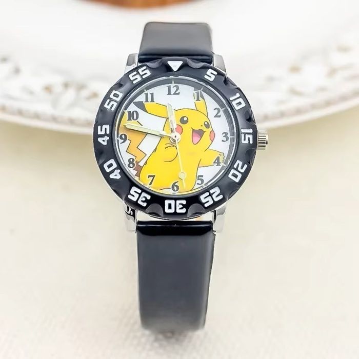 Reloj infantil de Pikachu | Correa de cuero vegano negro | Correa ajustable | Movimiento de cuarzo | Diseño de Pokémon