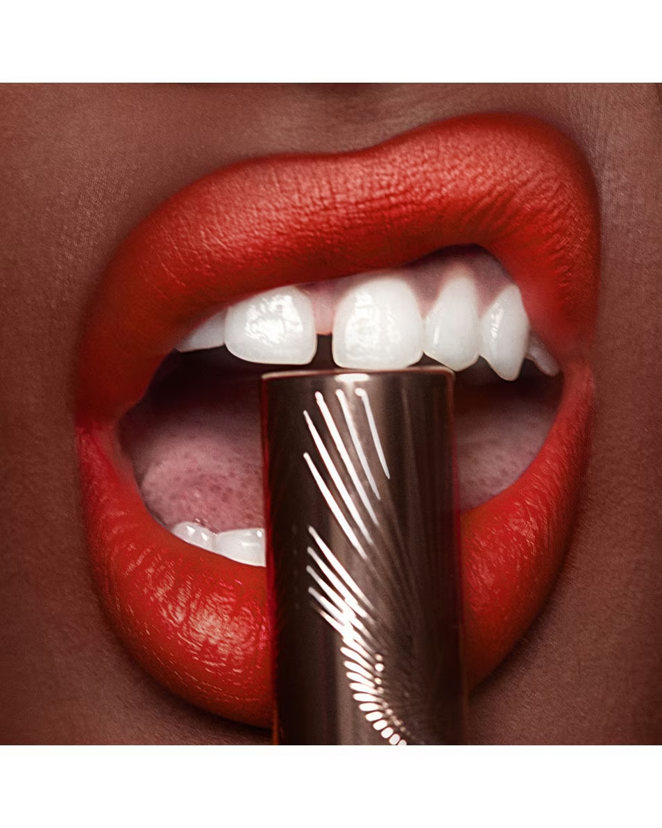 CHARLOTTE TILBURY „Airbrush Flawless Lip Blur“ lūpų dažai „Vloeibare“