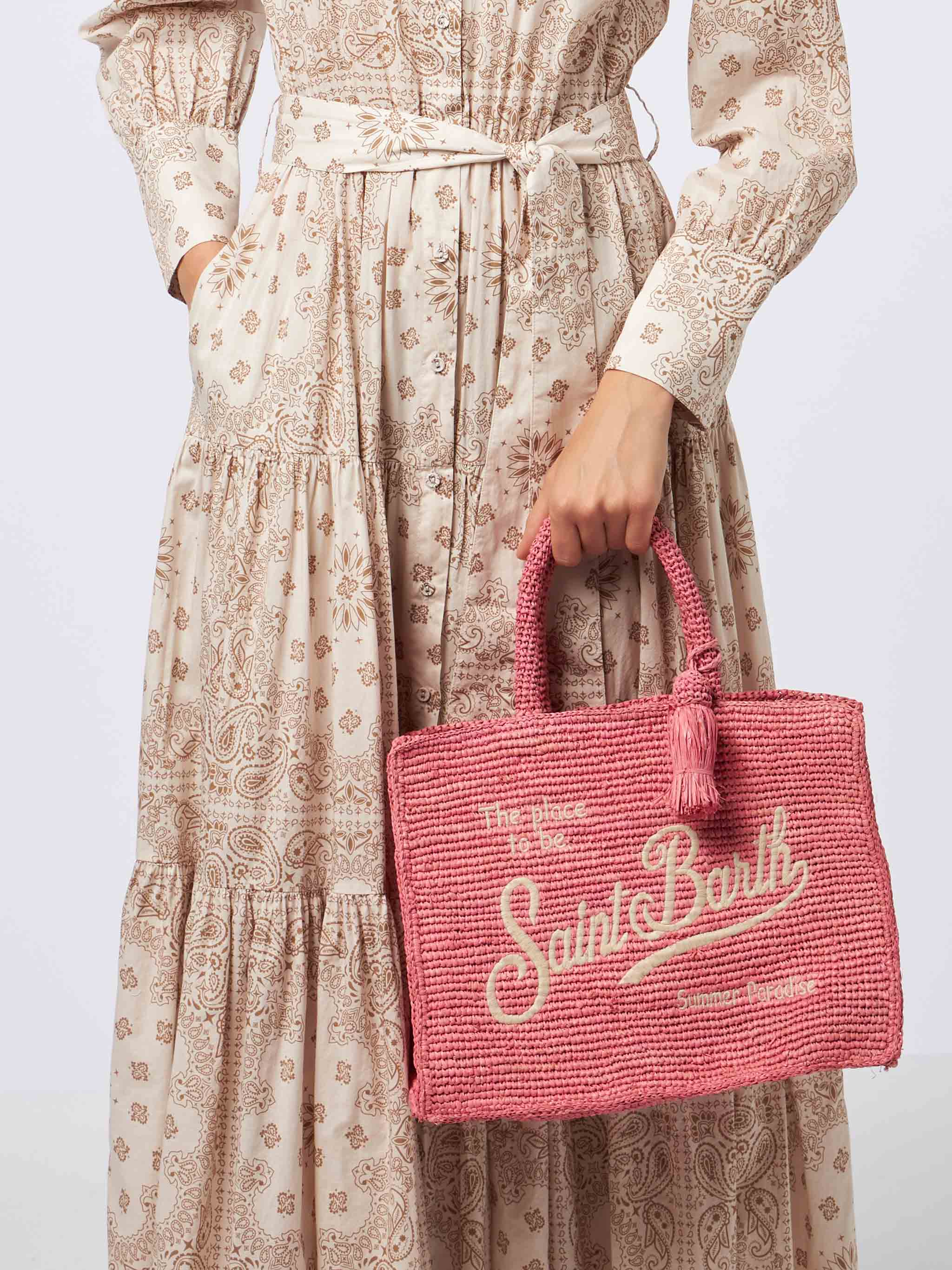 Colette-Tasche aus rosa Bast mit Stickerei