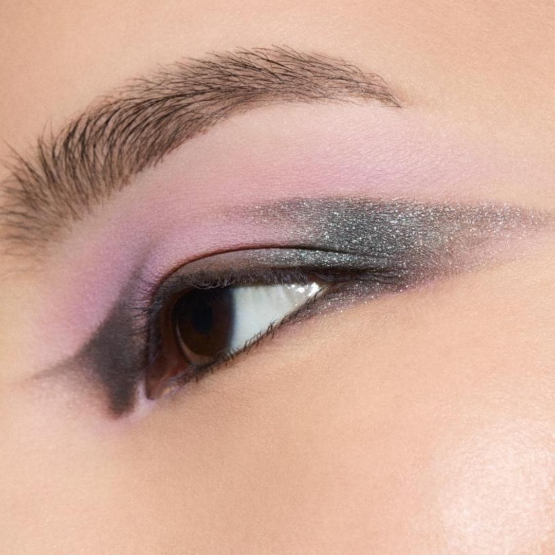 Kompaktné očné tiene MAC Dazzleshadow s trblietkami – 1 g