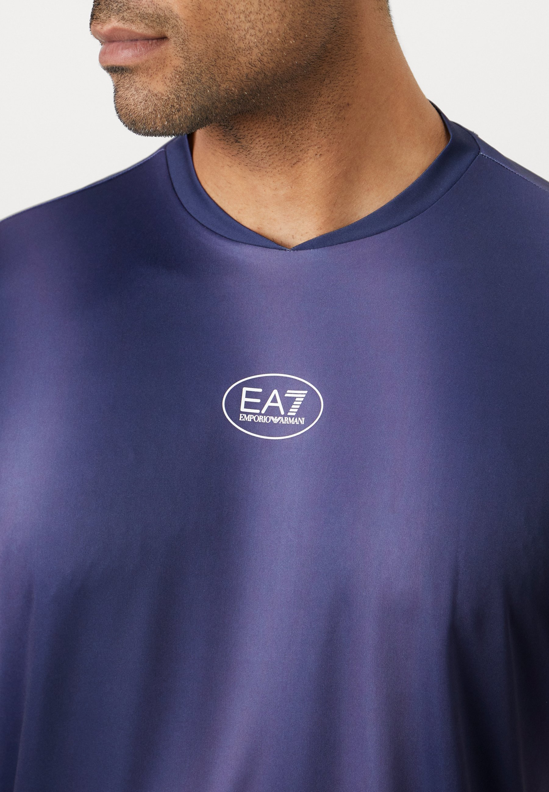 EA7 Emporio Armani TENNIS PRO TEE GRAPHIC - Spordi T-särk - sinine toon