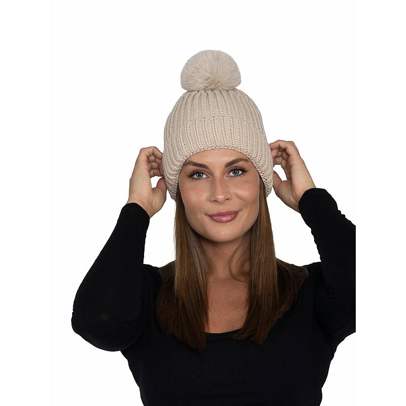 Hue med bamsefor beige