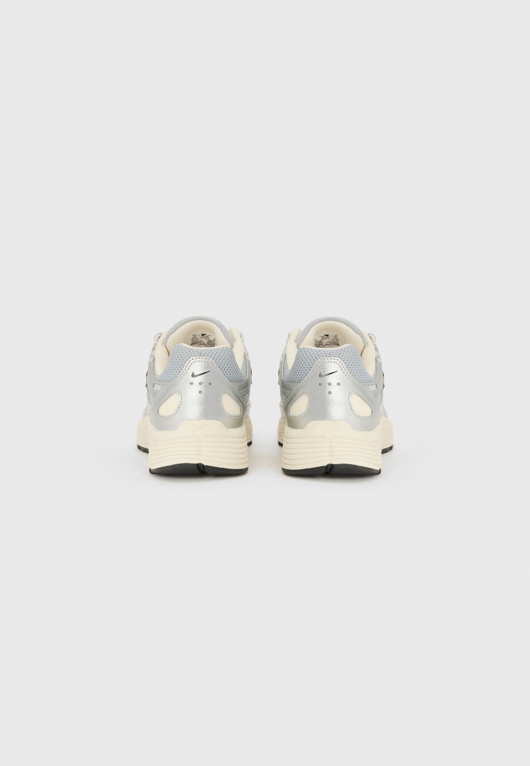 Nike Sportswear P 6000 UNISEX - Joggesko - sølvfarget/svart/pale ivory/wolf grey