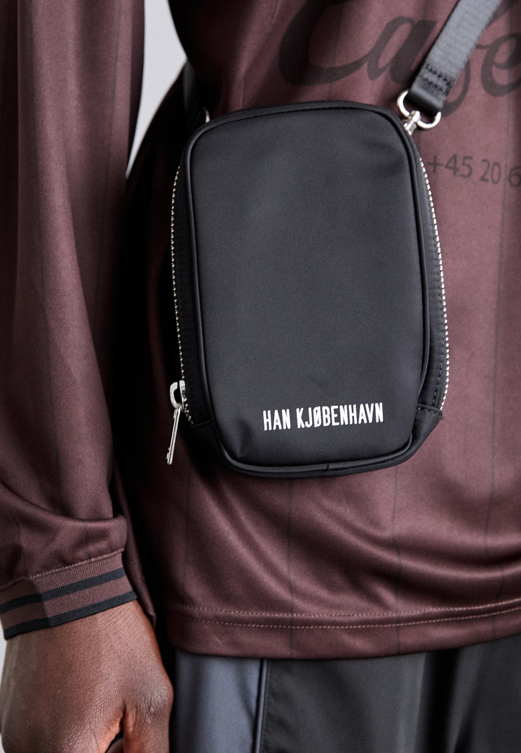 Han Kjøbenhavn MINI CROSSBODY BAG UNISEX - Sac bandoulière - black