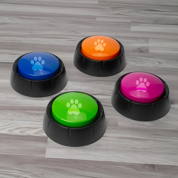 #Vítězná sada 4 nahrávatelných knoflíků pro psy