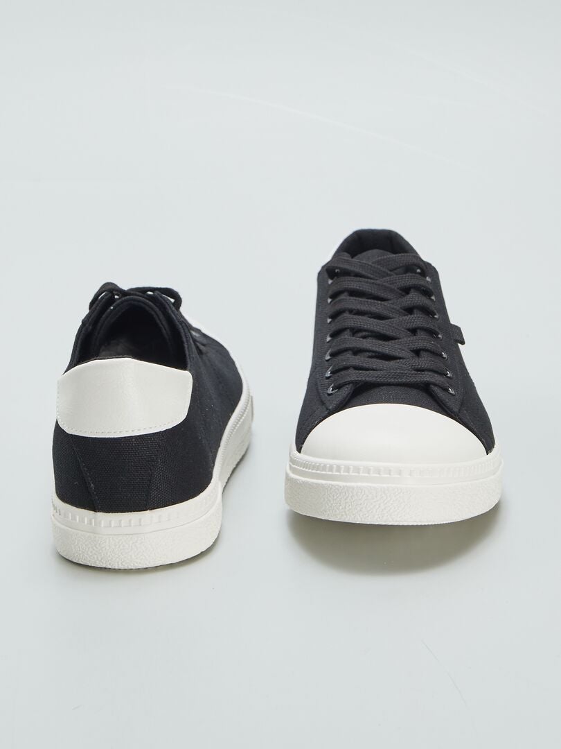Lage canvas sneakers - ZWART