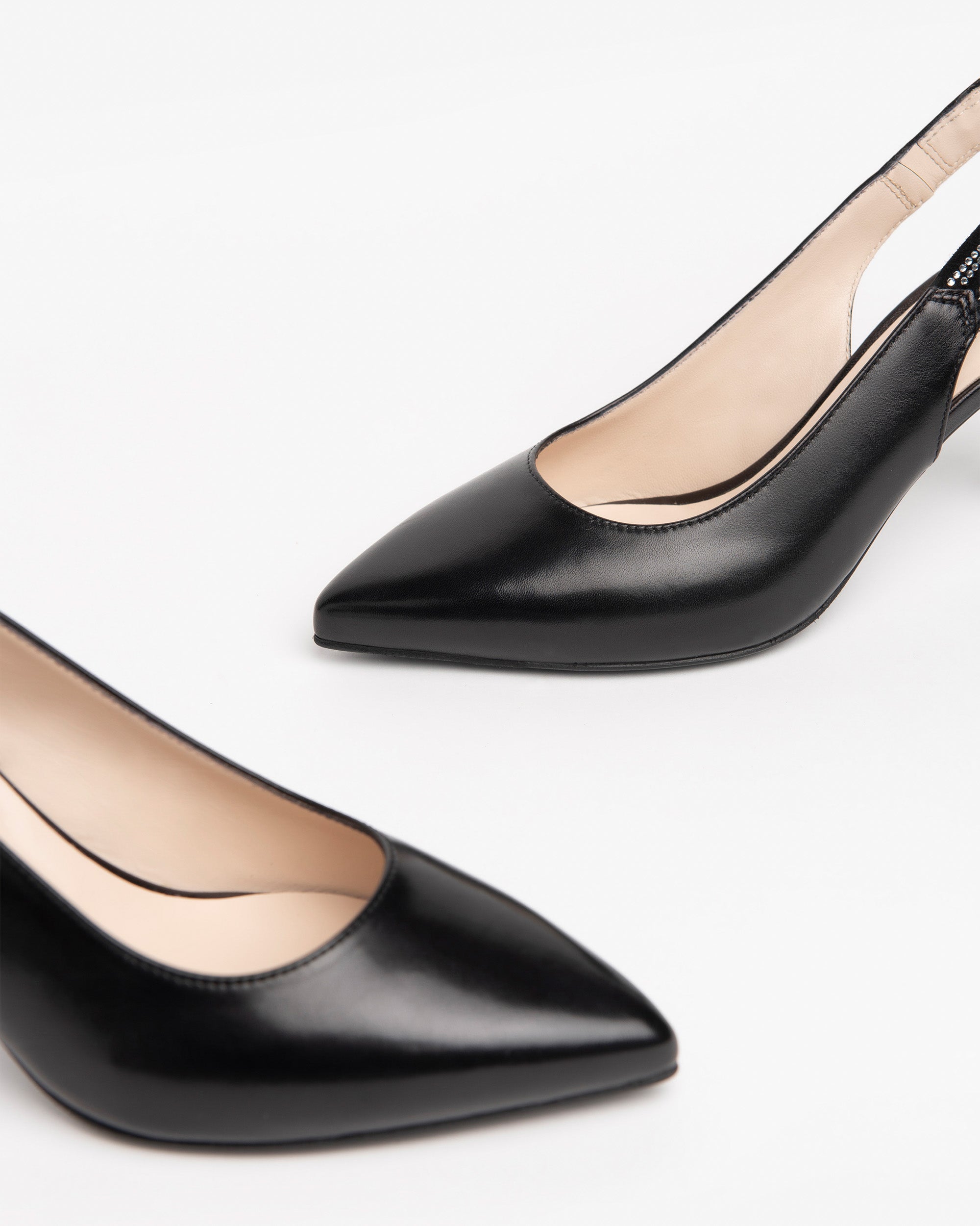  Damen-Pumps aus Leder
