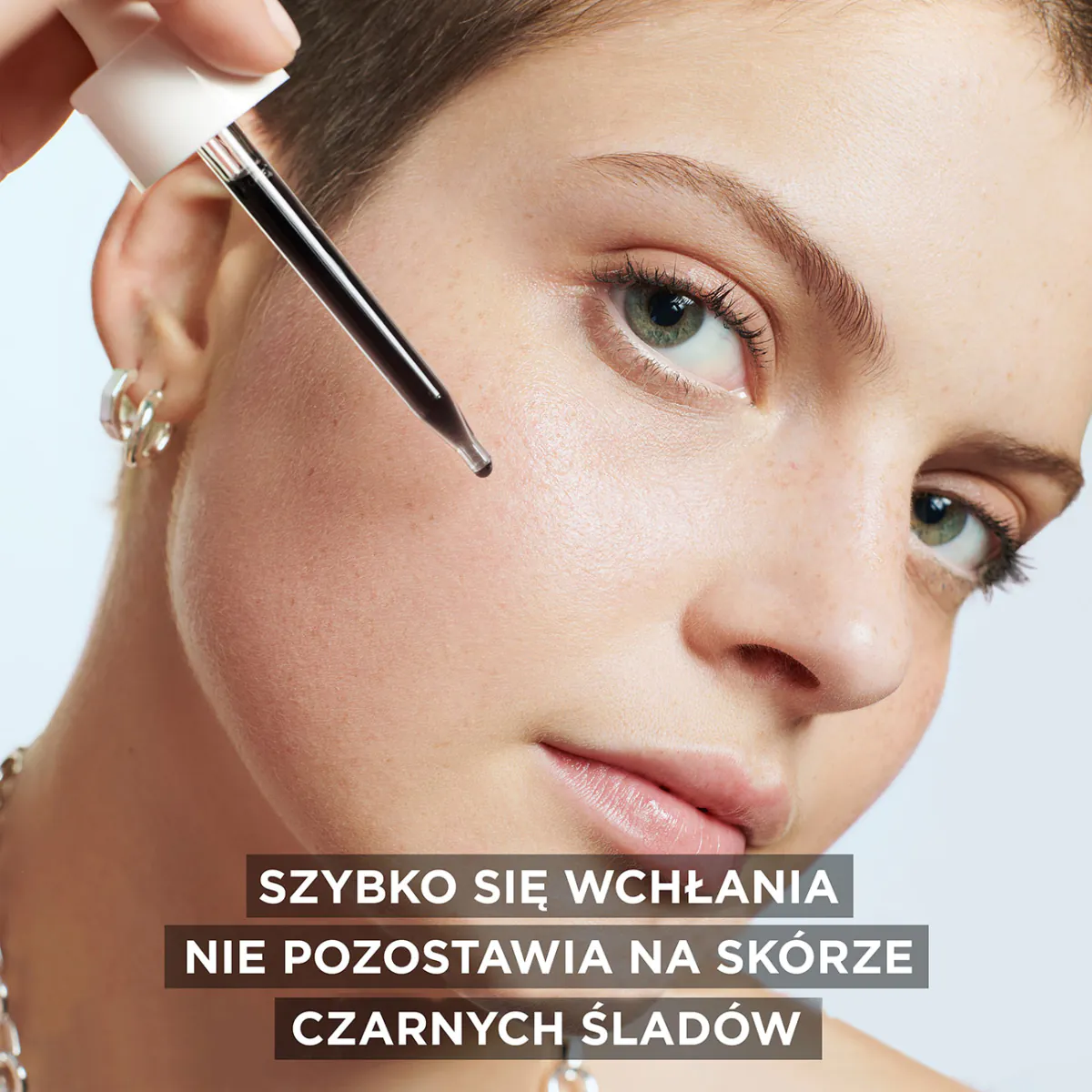 Garnier Skin Naturals Czysta Skóra Serum przeciw niedoskonałościom z Kwasem Aha, Bha i Węglem