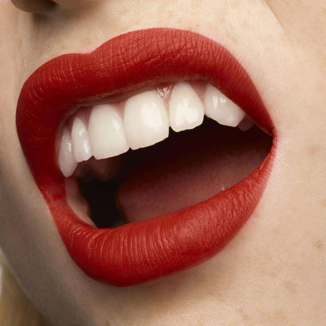 Yves Saint Laurent lūpų dažai Musthaves Rouge Pur Couture The Slim Velvet Radical – 2,2 g