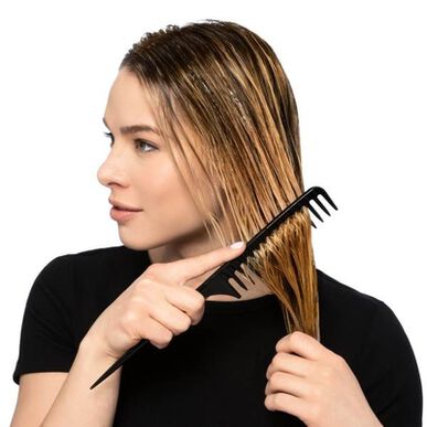 Redken Extreme Anti-Snap Treatment Jätettävä Hiusseerumi Vaurioituneille Hiuksille 240 ml
