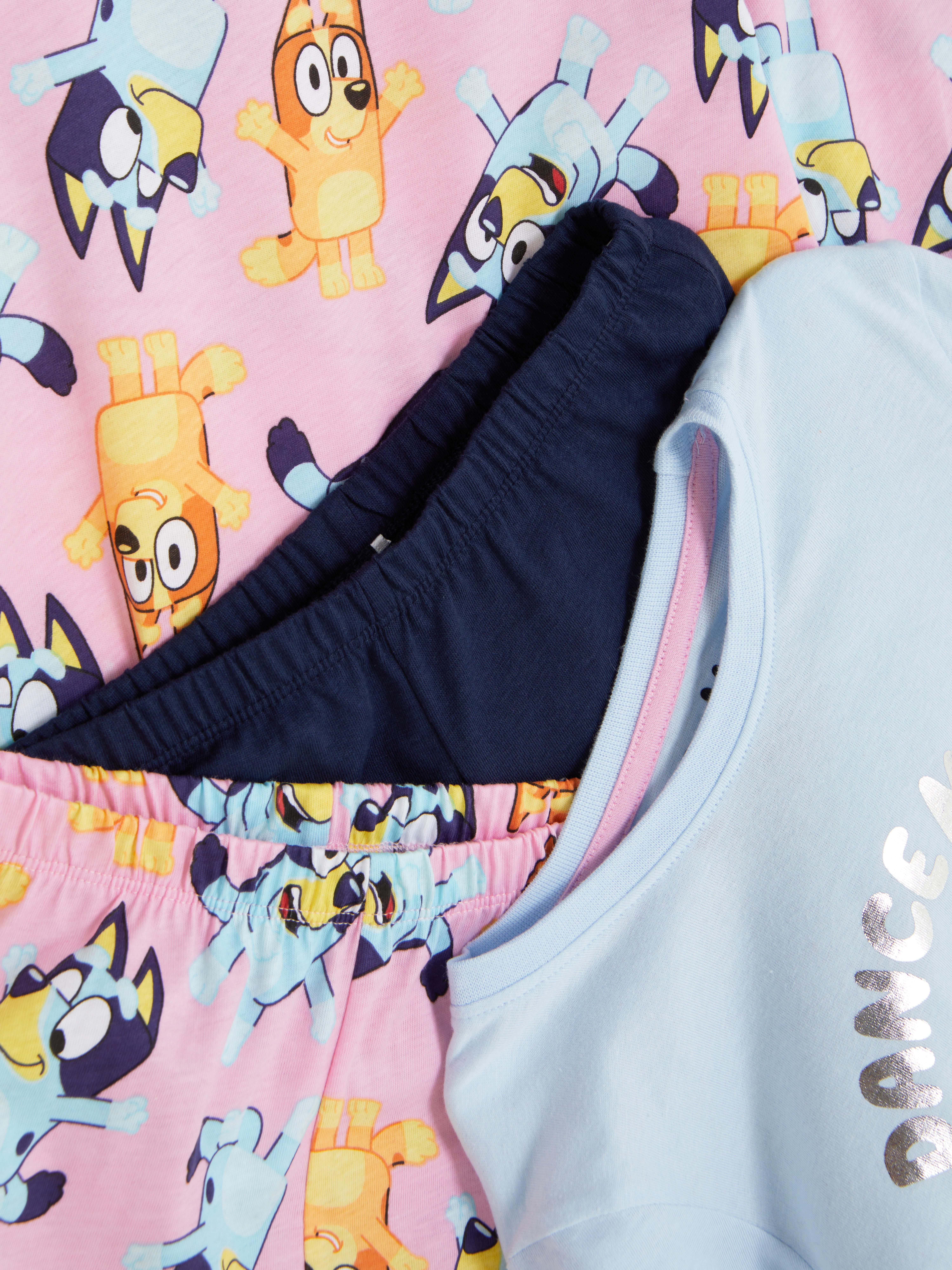 Bluey-Pyjamas mit Aufdruck, 2er-Set: Zwei lange Pyjamas mit Aufdrucken der Bluey-Figuren
