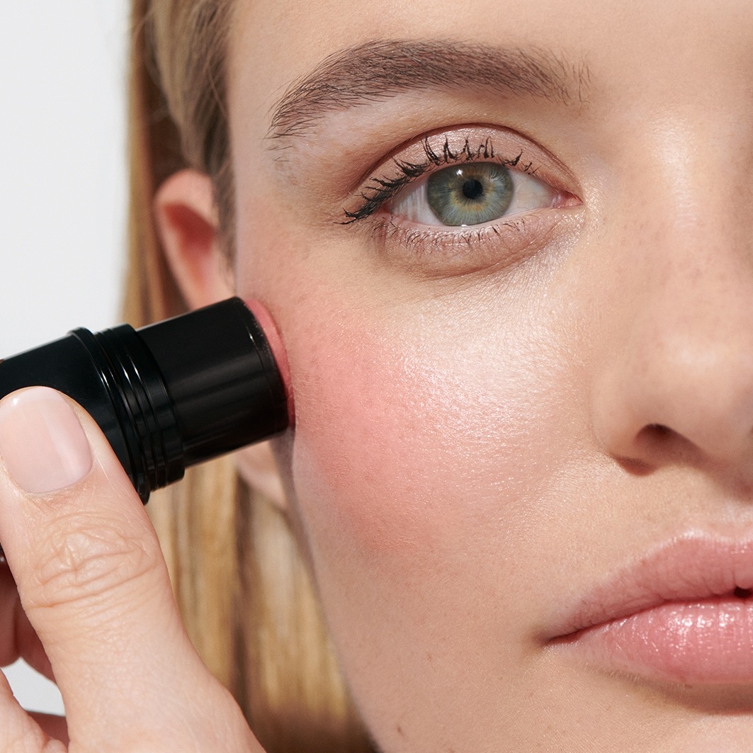Dr. Hauschka lūpu krāsa no lūpām līdz vaigiem – 6,5 g