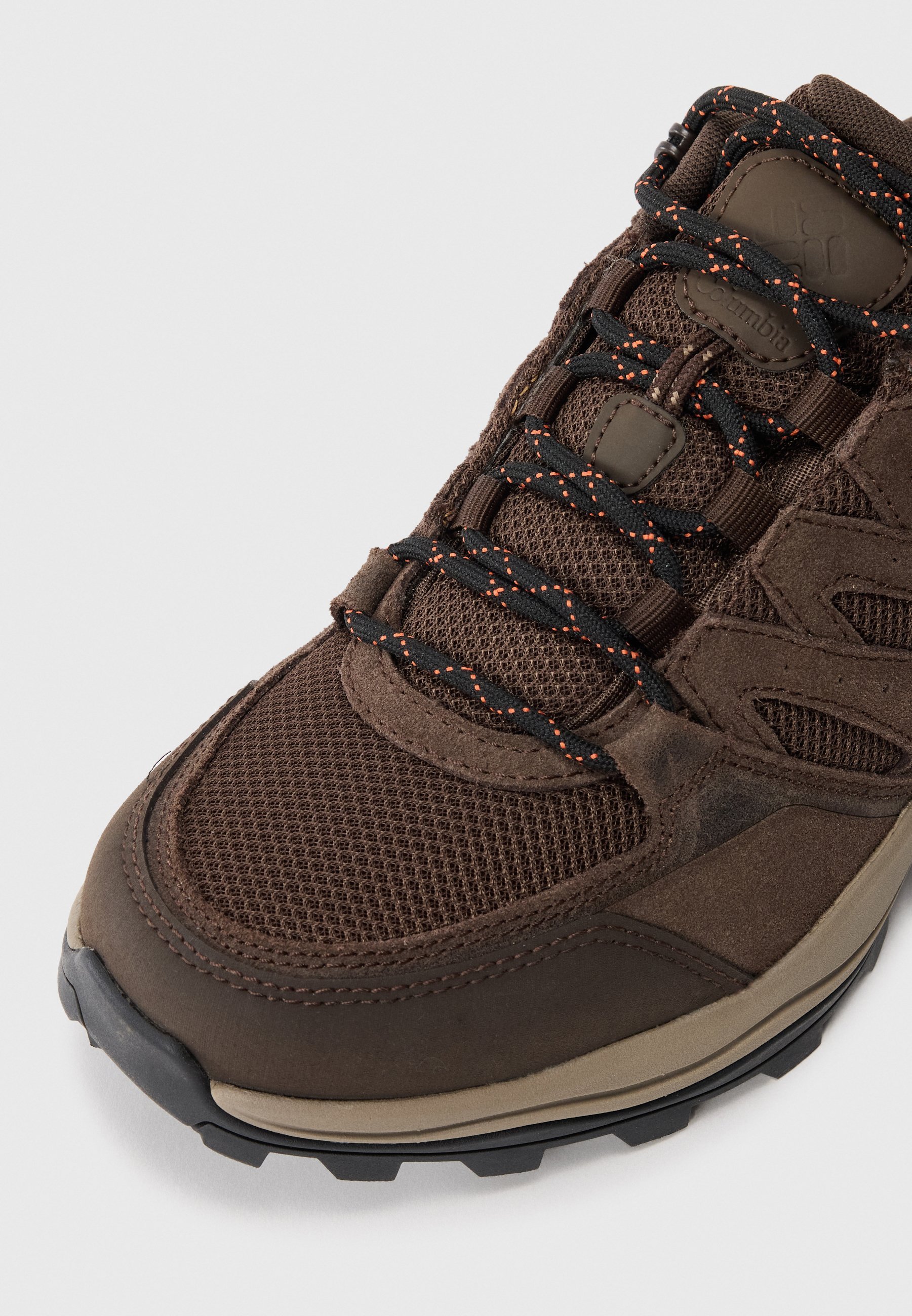 Columbia REDMOND IV - Chaussures de randonnée - cordovan/orange vif